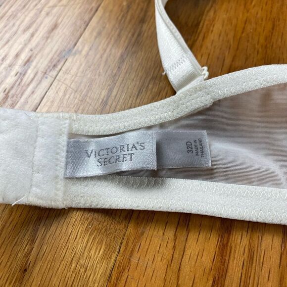 🪦 Victoria Secret’s 32D Y2K Bra White Lace Champagne Glitter Stripes (3 for 30) - Picture 7 of 9